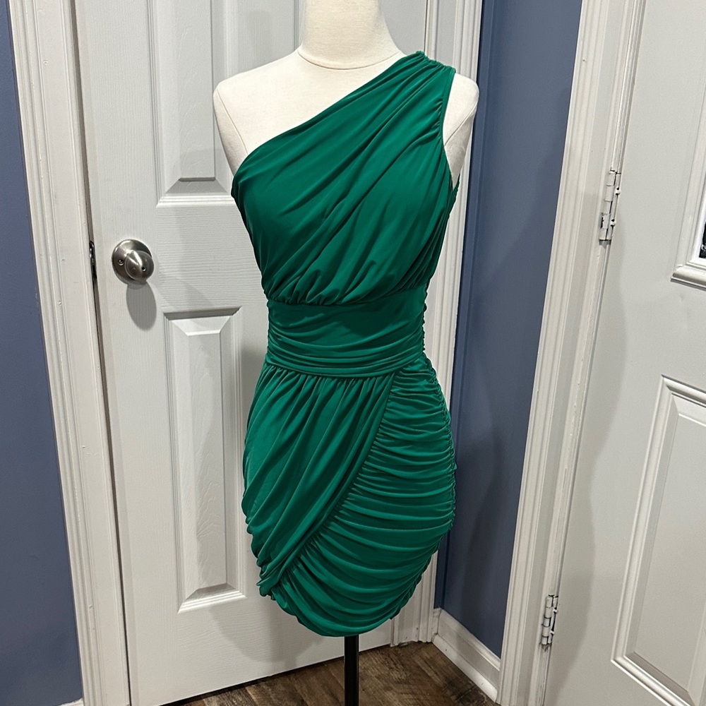 Soprano Vibrant Green One-Shoulder Dress